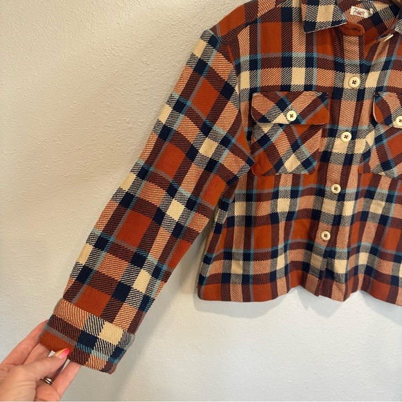 Faherty Surf Flannel Cropped Plaid Button-Up Shirt - Picture 4 of 11